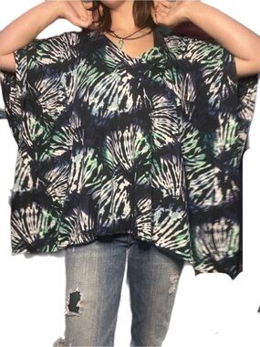 B.L.E.U. Navy, Green & White Abstract V-Neck Poncho Tunic